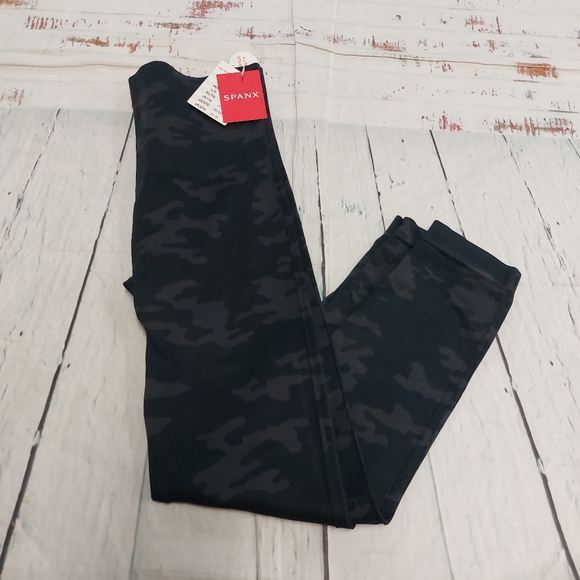 SPANX cropped black camo lamn leggings - Picture 5 of 5